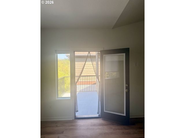 595 Nw LOST SPRINGS Ter 402, Portland, OR 97229