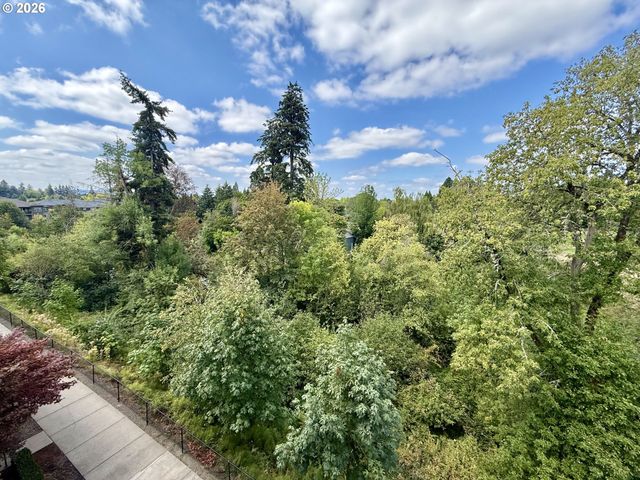 595 Nw LOST SPRINGS Ter 402, Portland, OR 97229