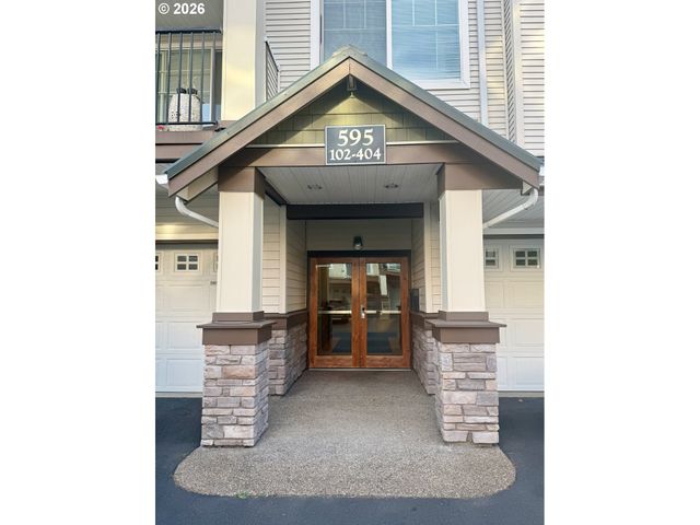 595 Nw LOST SPRINGS Ter 402, Portland, OR 97229