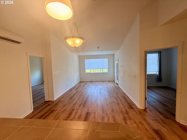 595 Nw LOST SPRINGS Ter 402, Portland, OR 97229