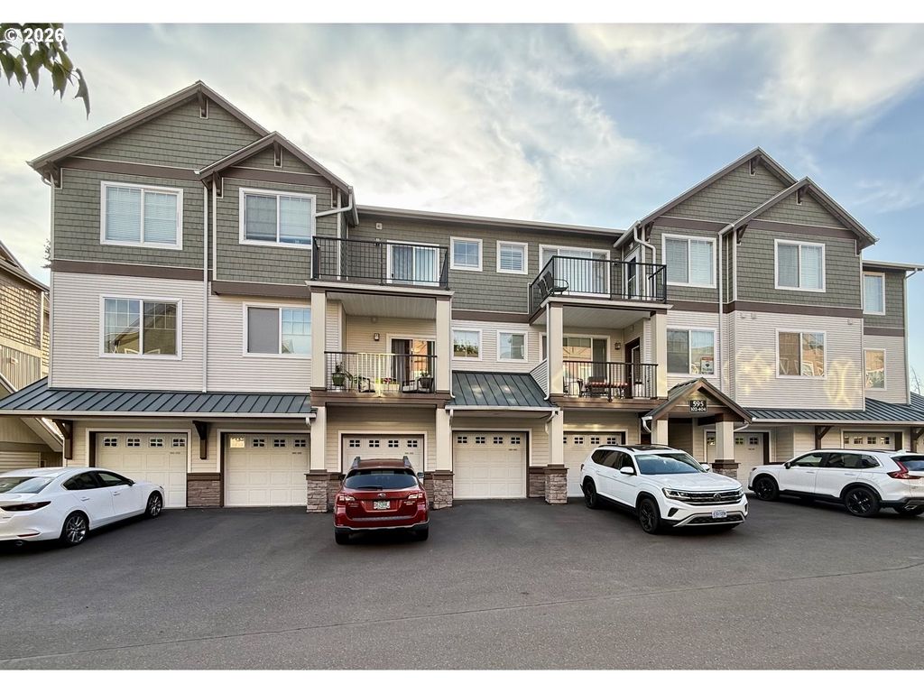 595 Nw LOST SPRINGS Ter 402, Portland, OR 97229