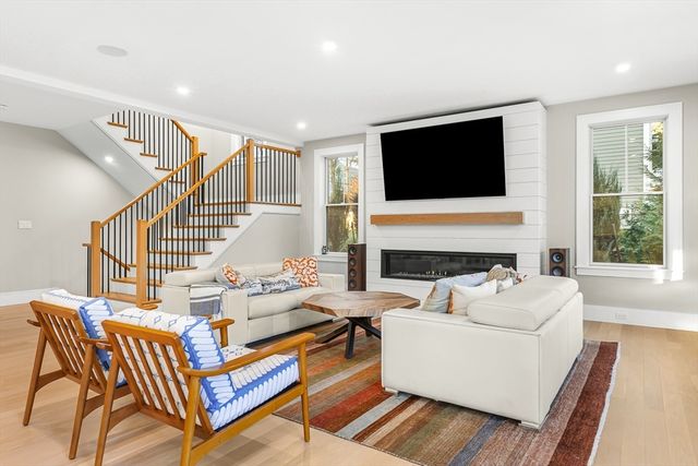 5 Skyview Rd, Lexington, MA 02420