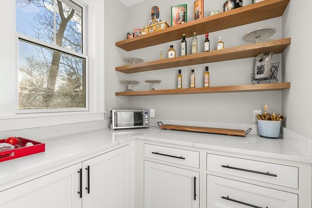 5 Skyview Rd, Lexington, MA 02420