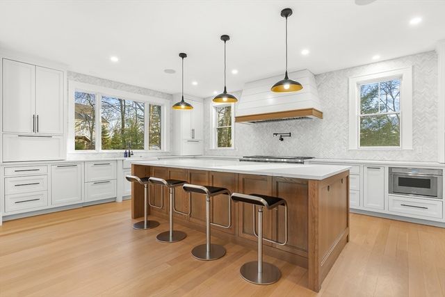 5 Skyview Rd, Lexington, MA 02420
