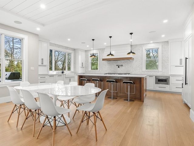 5 Skyview Rd, Lexington, MA 02420