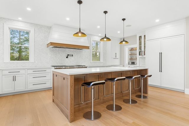 5 Skyview Rd, Lexington, MA 02420