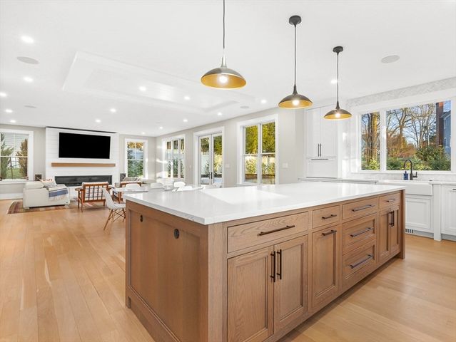 5 Skyview Rd, Lexington, MA 02420