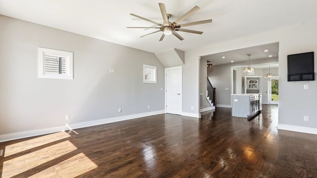 1263 N Avondale Cir, Nashville, TN 37207