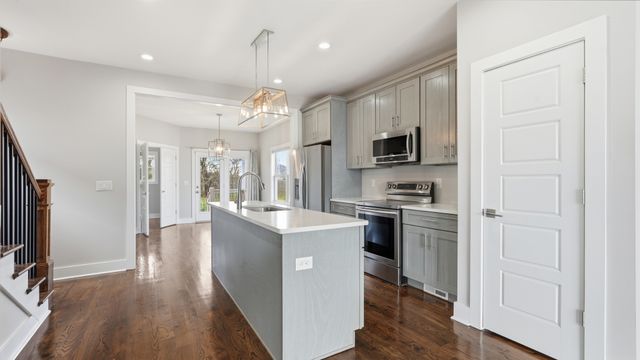 1263 N Avondale Cir, Nashville, TN 37207