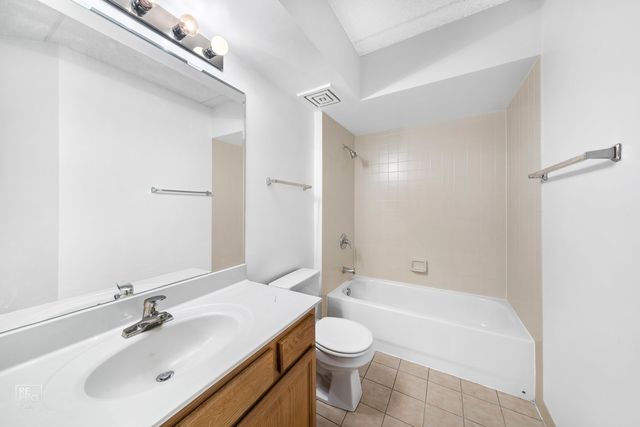 5555 N Cumberland Avenue 711, Chicago, IL 60656