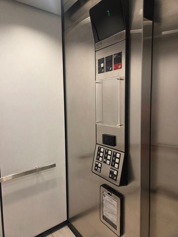 5555 N Cumberland Avenue 711, Chicago, IL 60656