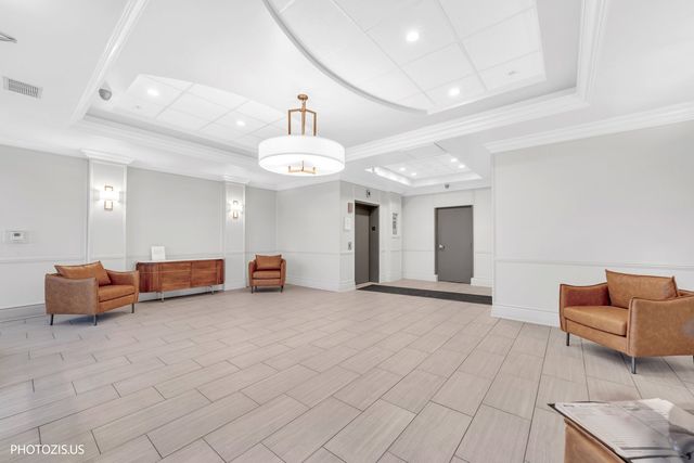 5555 N Cumberland Avenue 711, Chicago, IL 60656