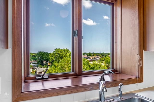 5555 N Cumberland Avenue 711, Chicago, IL 60656