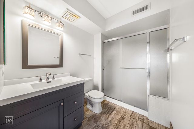 5555 N Cumberland Avenue 711, Chicago, IL 60656