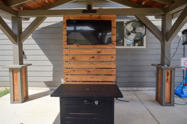 205 Driftwood LN, Bastrop, TX 78602