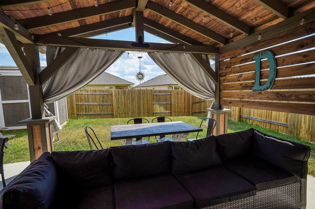 205 Driftwood LN, Bastrop, TX 78602