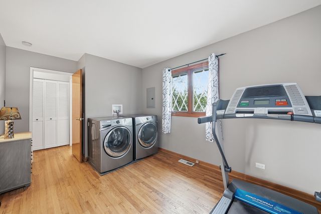 7036 Oxford Street, Bridgeview, IL 60455