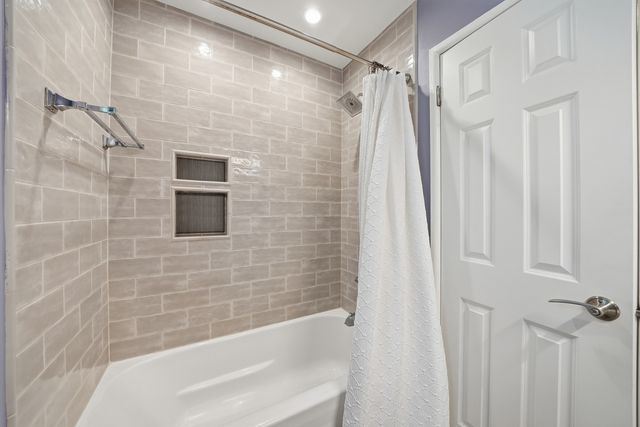7036 Oxford Street, Bridgeview, IL 60455