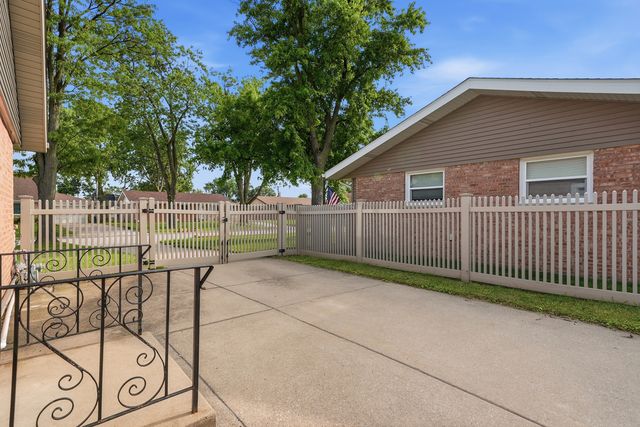 7036 Oxford Street, Bridgeview, IL 60455
