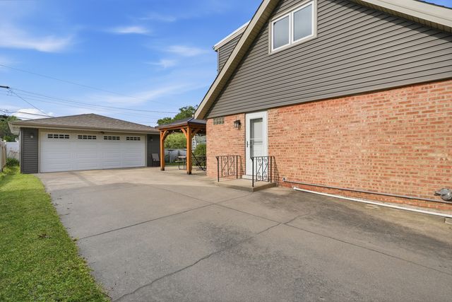 7036 Oxford Street, Bridgeview, IL 60455