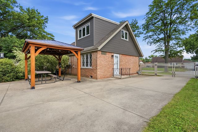 7036 Oxford Street, Bridgeview, IL 60455