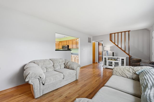 7036 Oxford Street, Bridgeview, IL 60455