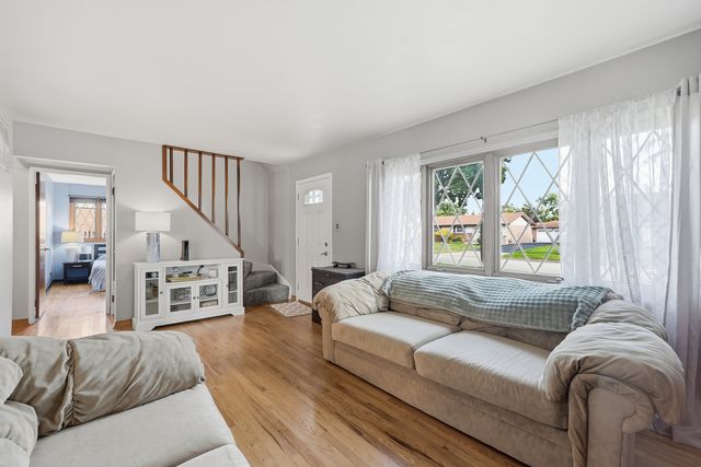 7036 Oxford Street, Bridgeview, IL 60455
