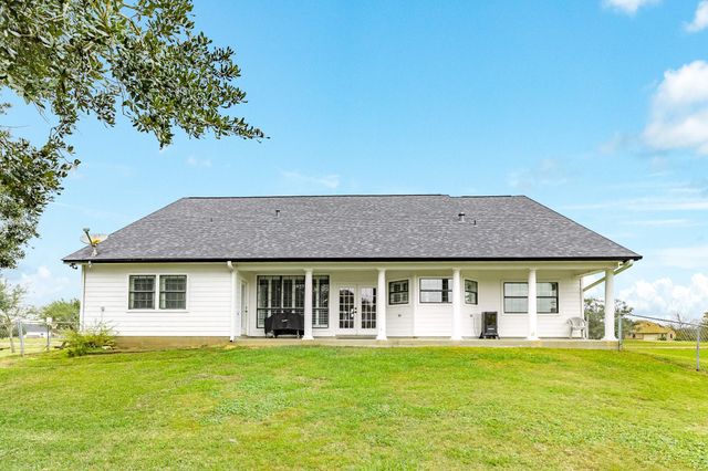 1132 Mill Road, Angleton, TX 77515