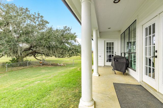 1132 Mill Road, Angleton, TX 77515