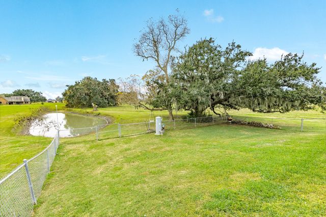 1132 Mill Road, Angleton, TX 77515