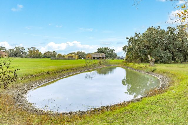 1132 Mill Road, Angleton, TX 77515