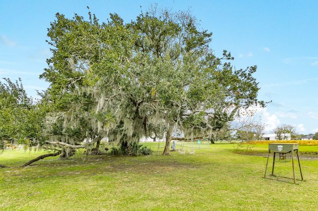 1132 Mill Road, Angleton, TX 77515