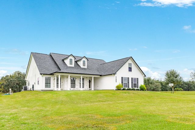 1132 Mill Road, Angleton, TX 77515