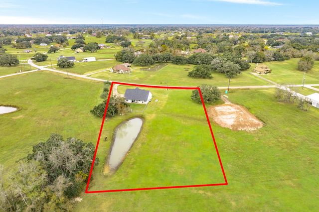 1132 Mill Road, Angleton, TX 77515