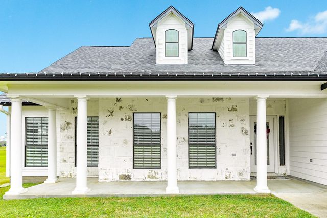 1132 Mill Road, Angleton, TX 77515