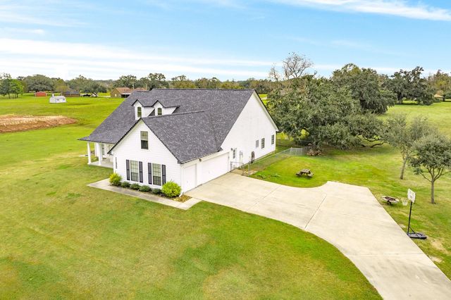 1132 Mill Road, Angleton, TX 77515