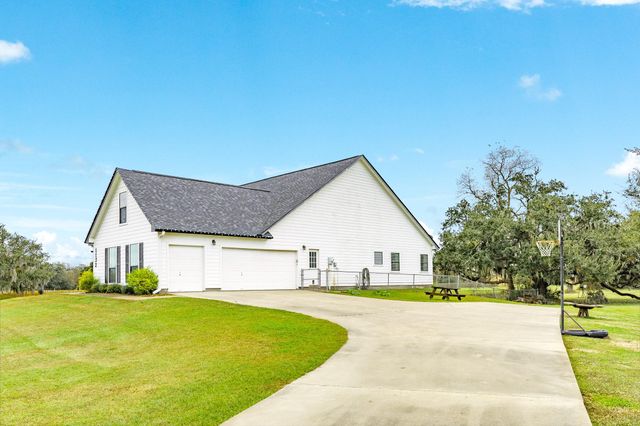 1132 Mill Road, Angleton, TX 77515