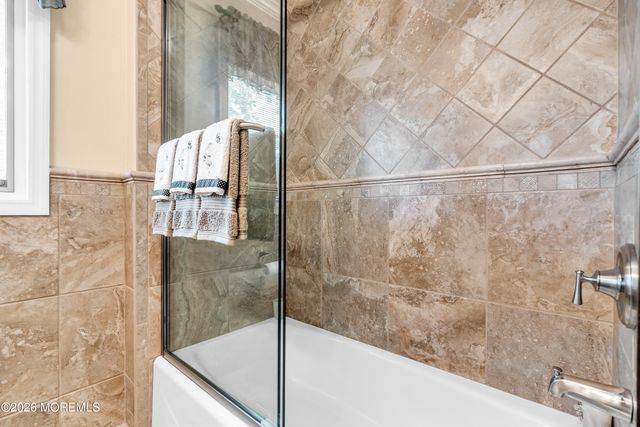 8 Cove Lane Road, Whippany, NJ 07981