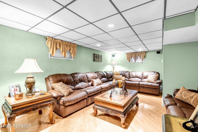 8 Cove Lane Road, Whippany, NJ 07981