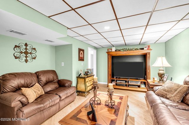8 Cove Lane Road, Whippany, NJ 07981