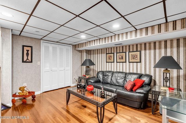 8 Cove Lane Road, Whippany, NJ 07981