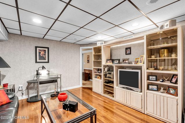 8 Cove Lane Road, Whippany, NJ 07981