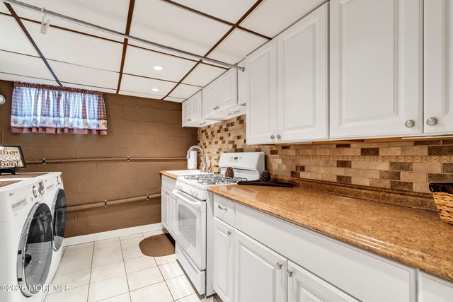 8 Cove Lane Road, Whippany, NJ 07981