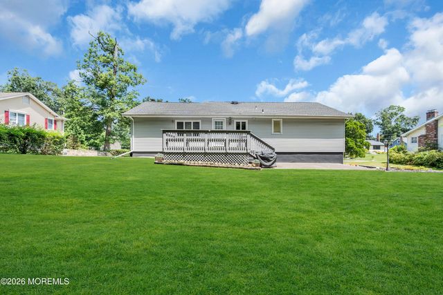 8 Cove Lane Road, Whippany, NJ 07981