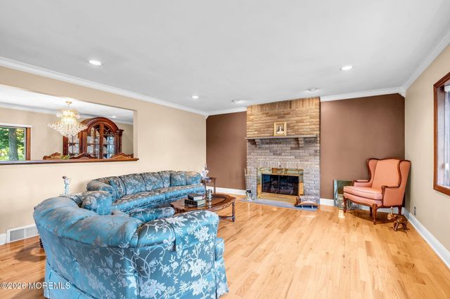 8 Cove Lane Road, Whippany, NJ 07981