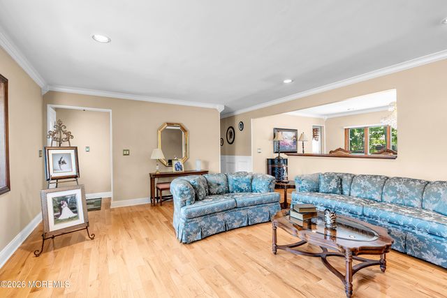 8 Cove Lane Road, Whippany, NJ 07981