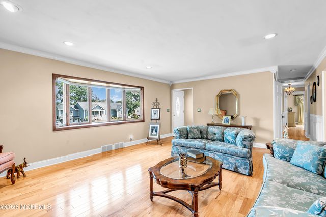 8 Cove Lane Road, Whippany, NJ 07981