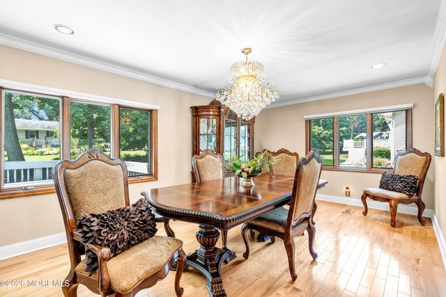 8 Cove Lane Road, Whippany, NJ 07981