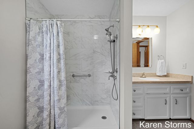 7454 Pheasant Run Drive, Hudsonville, MI 49426