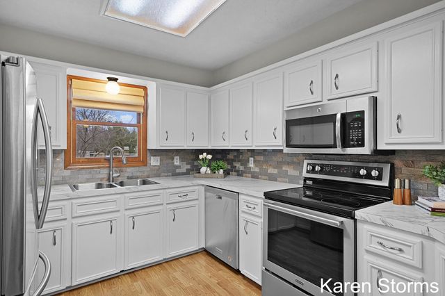 7454 Pheasant Run Drive, Hudsonville, MI 49426